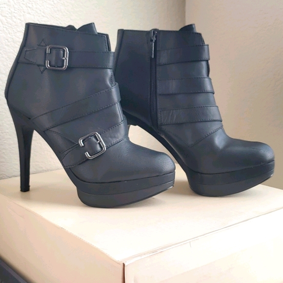 Boots - Picture 1 of 4